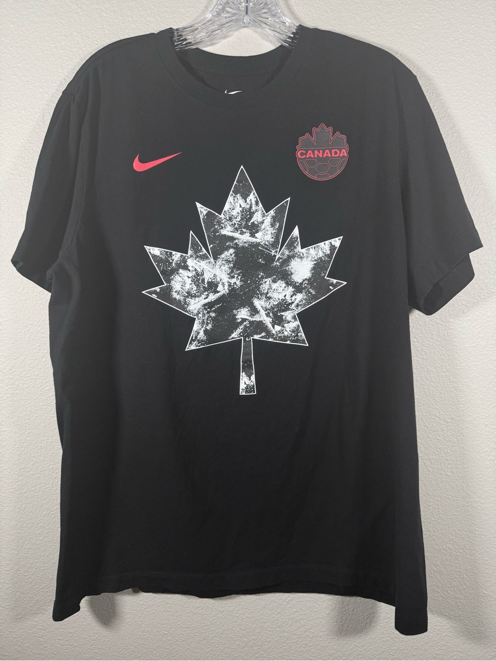 Nike Men's L Black Canada Maple Leaf Graphic Soccer T-Shirt
